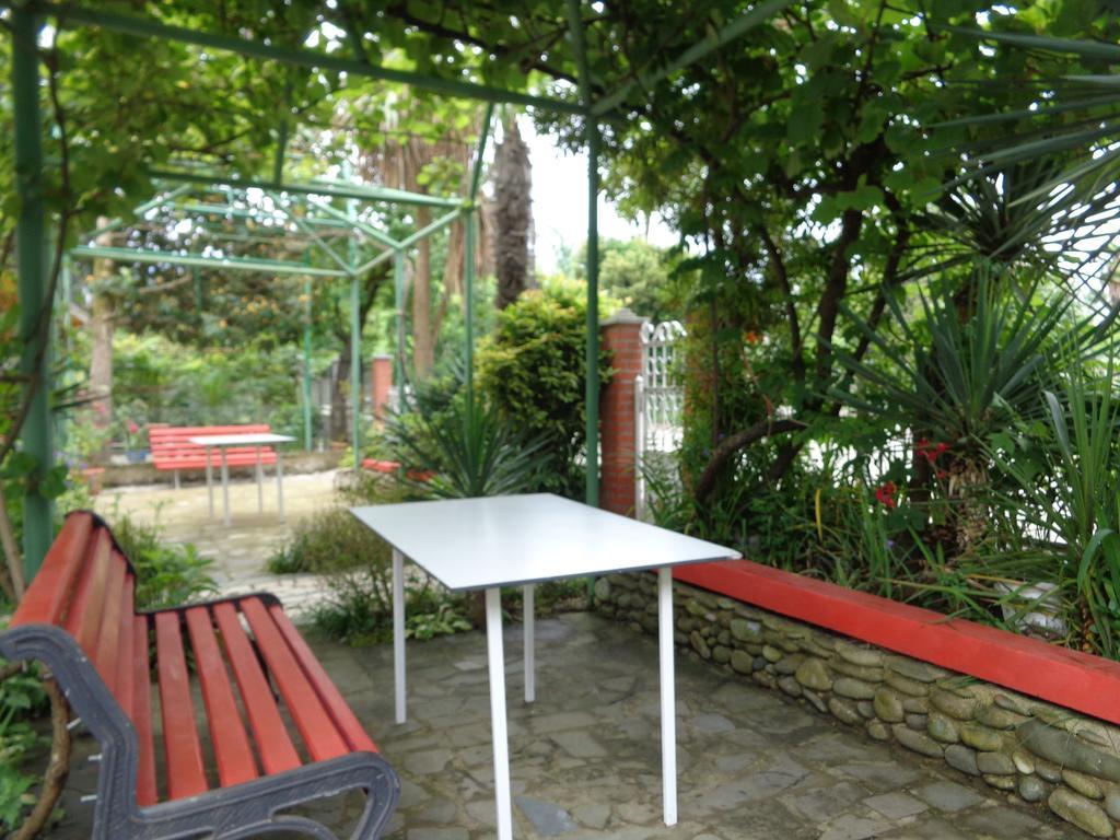 White Guest House バトゥーミ 部屋 写真