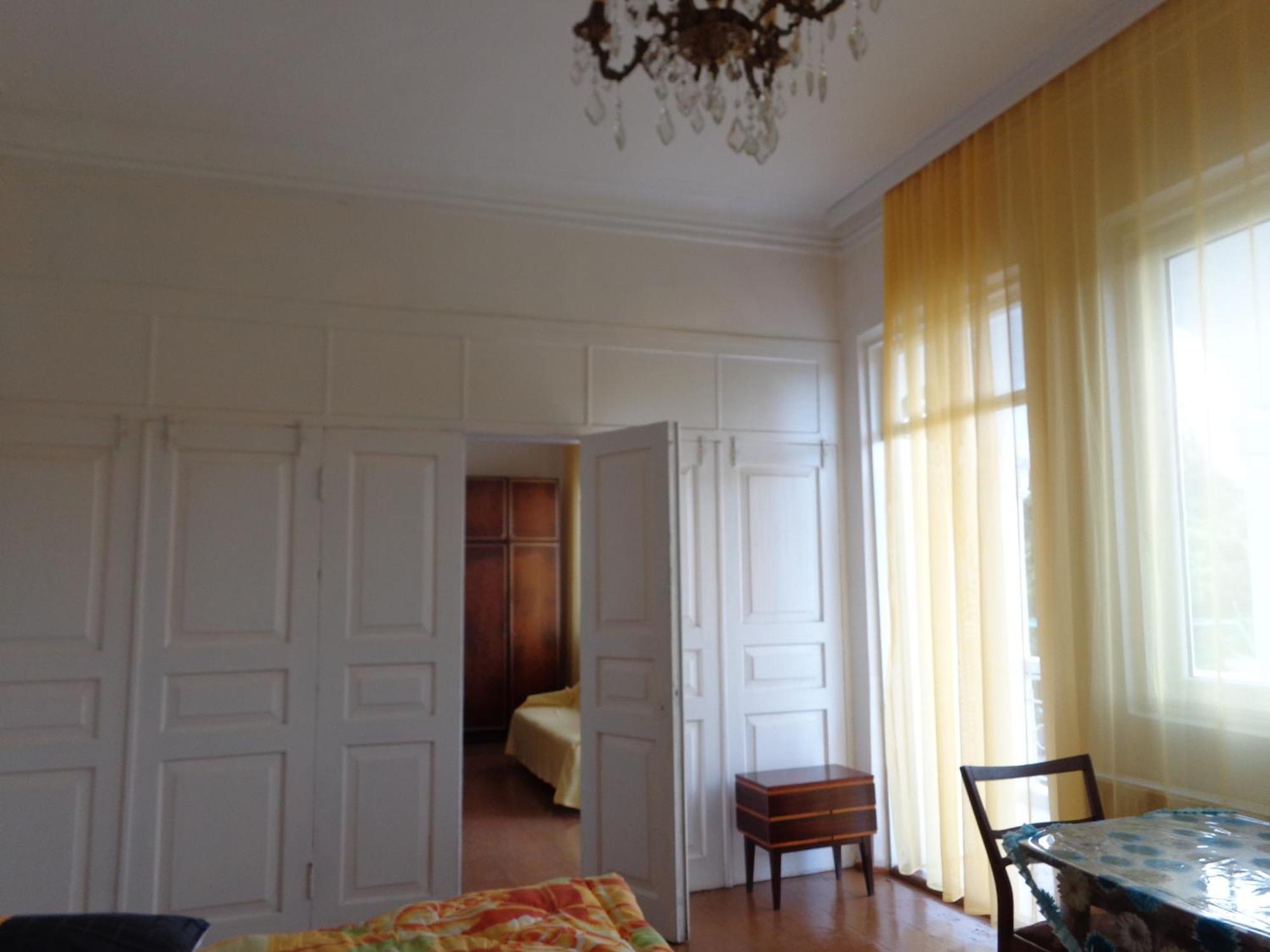 White Guest House バトゥーミ 部屋 写真