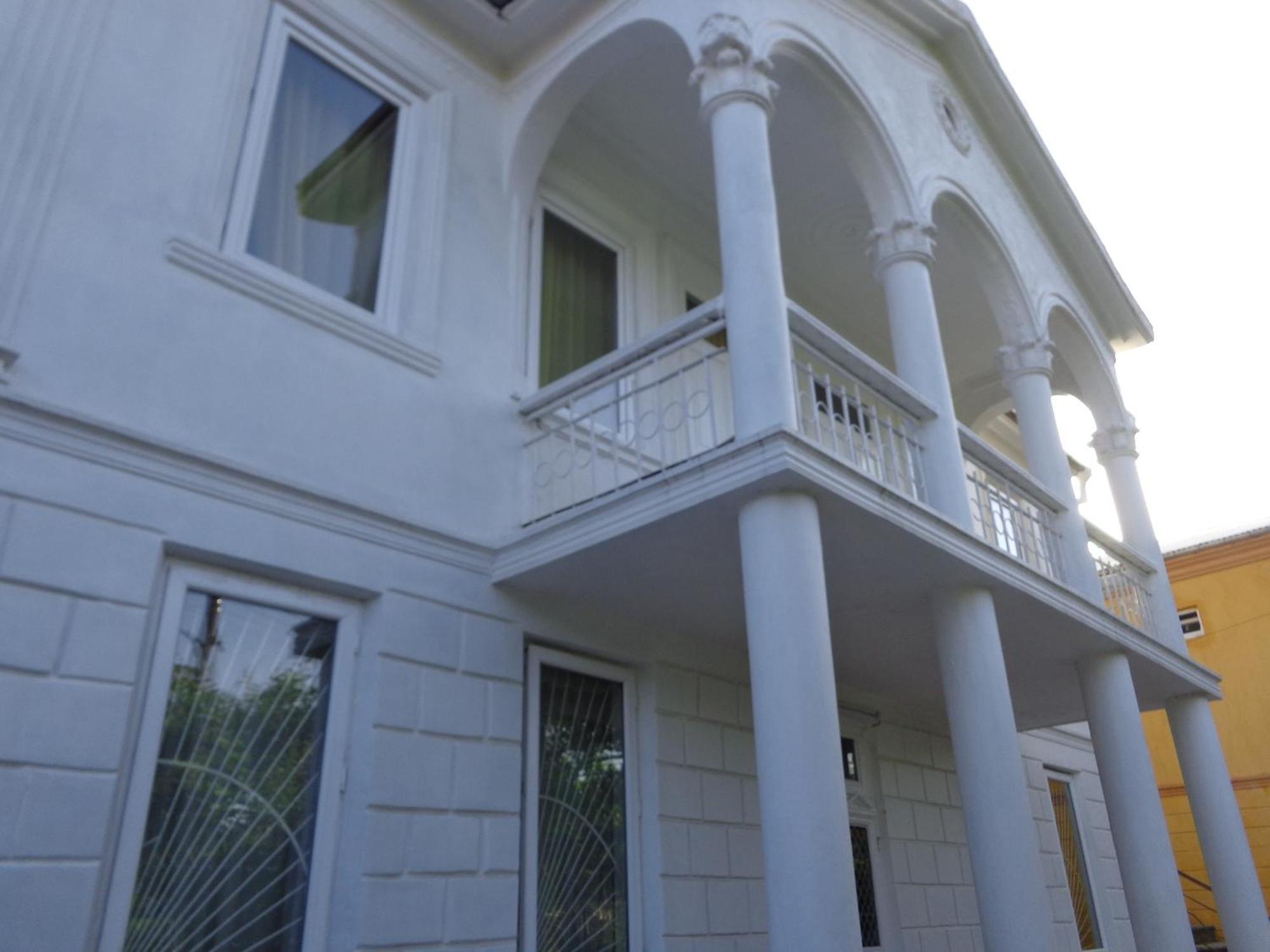 White Guest House バトゥーミ 部屋 写真