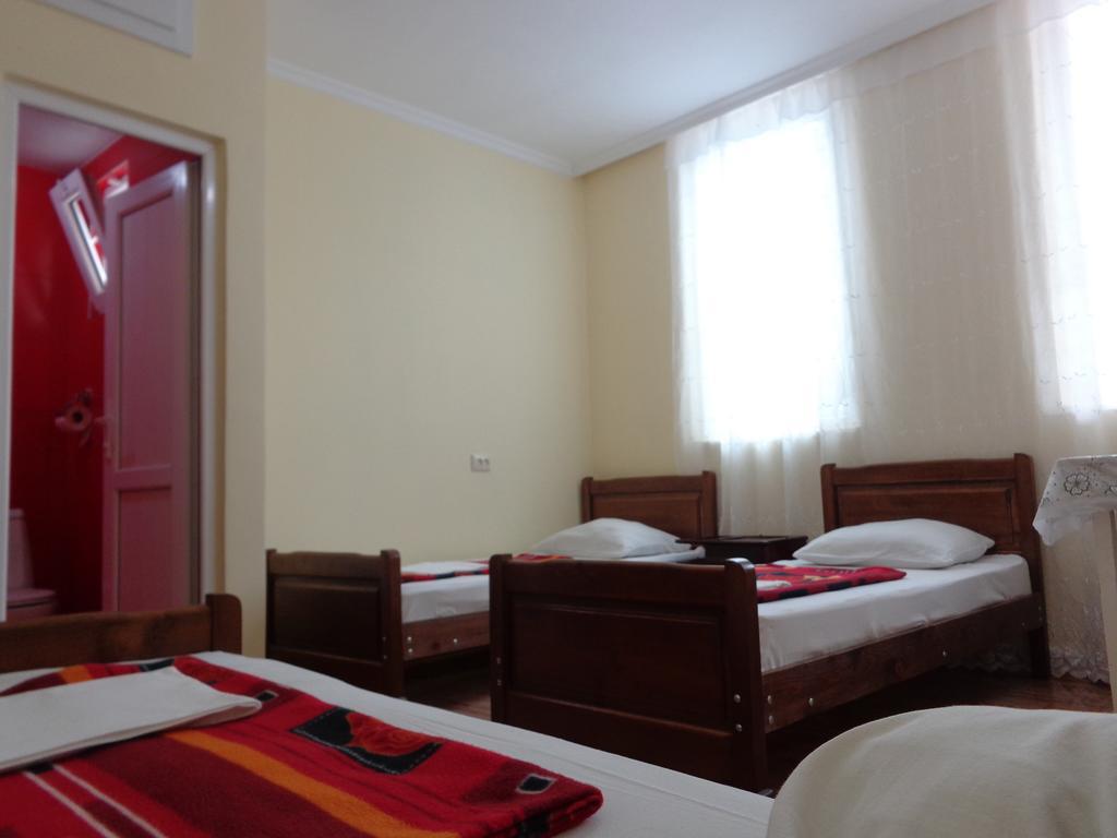 White Guest House バトゥーミ 部屋 写真