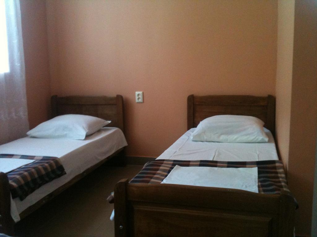 White Guest House バトゥーミ 部屋 写真